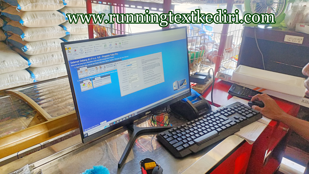 <p>Program kasir dengan adanya program tersebut anda bisa mengelola penjualan anda saat keluar masuknya barang dengan mudah dan tidak ribet, program kasir ini sangat penting bagi anda yang mempunyai usaha toko atau semacamnya, mempermudah pembukaan dan rekam penjualan, sampai membangun kepercayaan dengan para pelanggan. Harga yang kami berikan juga murah.</p>